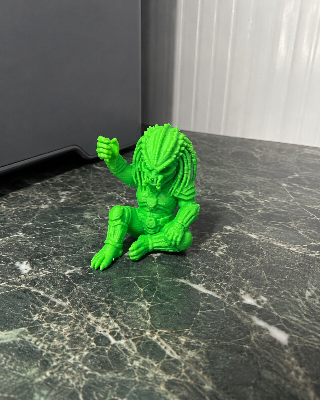 Figurină extraterestru războinic – decor imprimat 3D