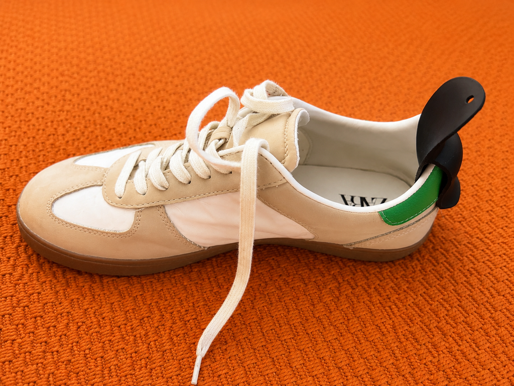 Mini Shoe Horn – Breloc pentru încălțare 👟