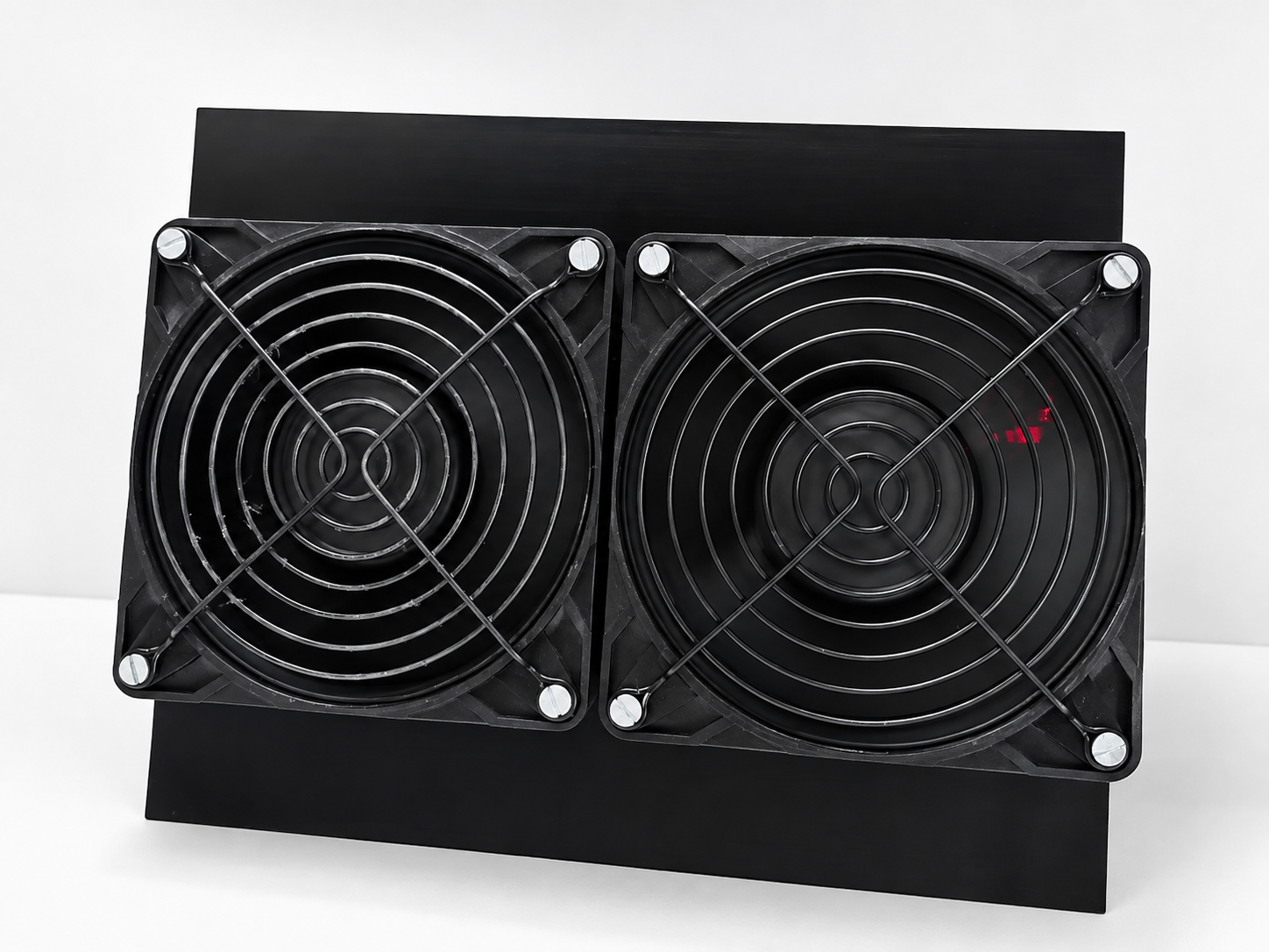 Kit răcire activă pentru invertor Deye cu 2 ventilatoare Arctic și termostat – Ready to Install